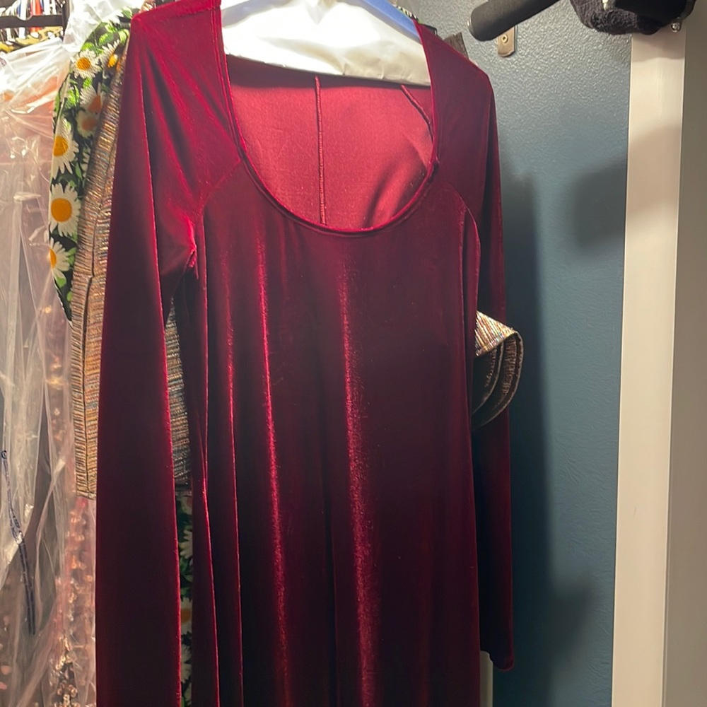 Beautiful velvet burgundy fitted midi dress